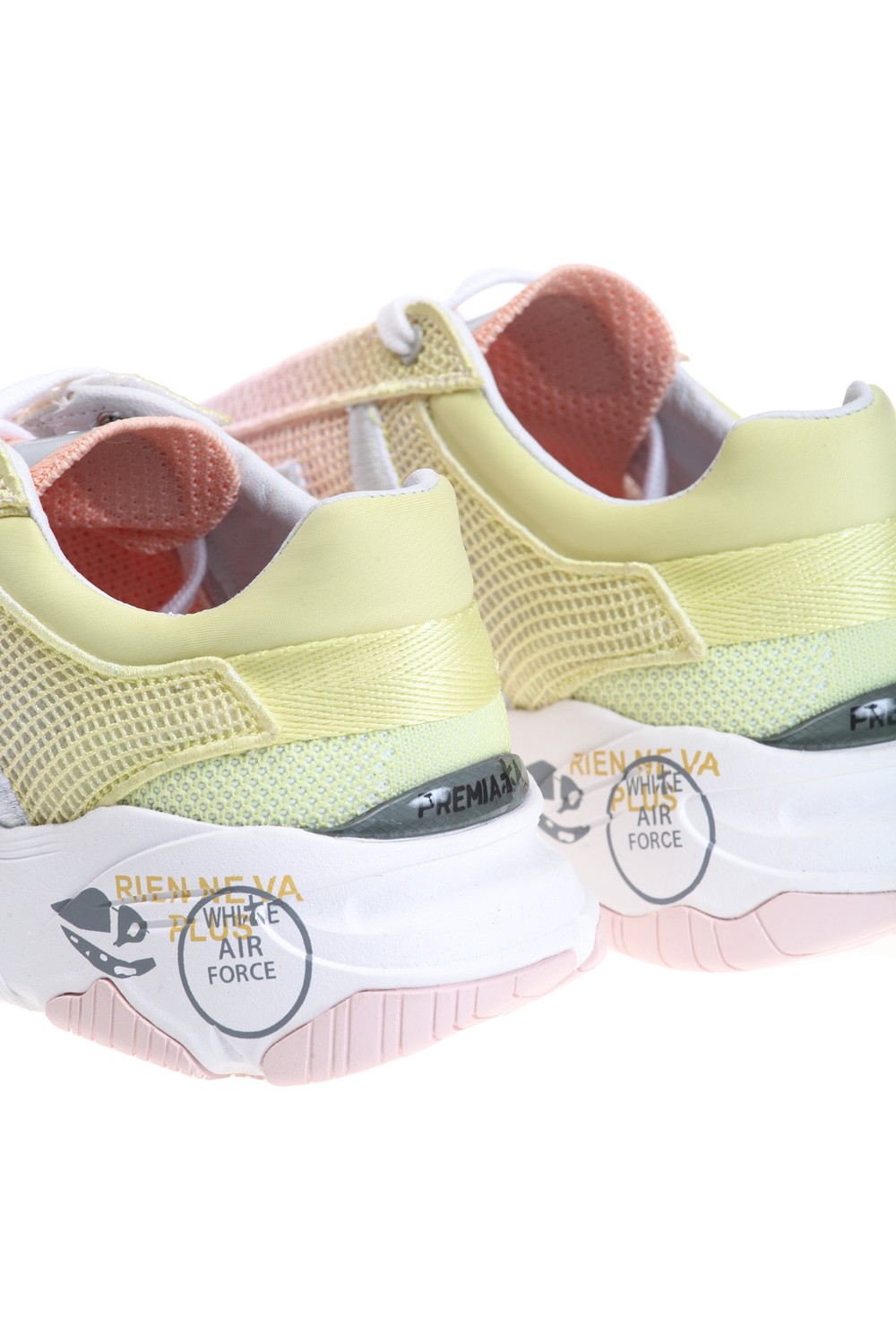shop PREMIATA Saldi Scarpa: Premiata sneakers Buff realizzate in embroidery tridimensionale in poliestere su base nylon.
Suola in Eva vulcanizzata.
Altezza suola 2,5cm.
Brand logo.
Composizione: 15% LY 5% NY 80% PL.
Composizione fodera: 100% GOAT LEATHER.
Composizione suola: 100% RUBBER
Fabbricate in Vietnam.. BUFF-6204 number 2067642